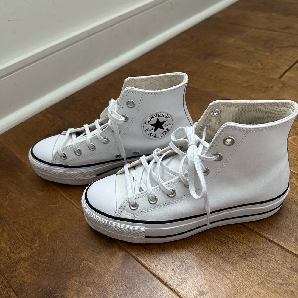 Converse like new White Leather High-Top Sneakers